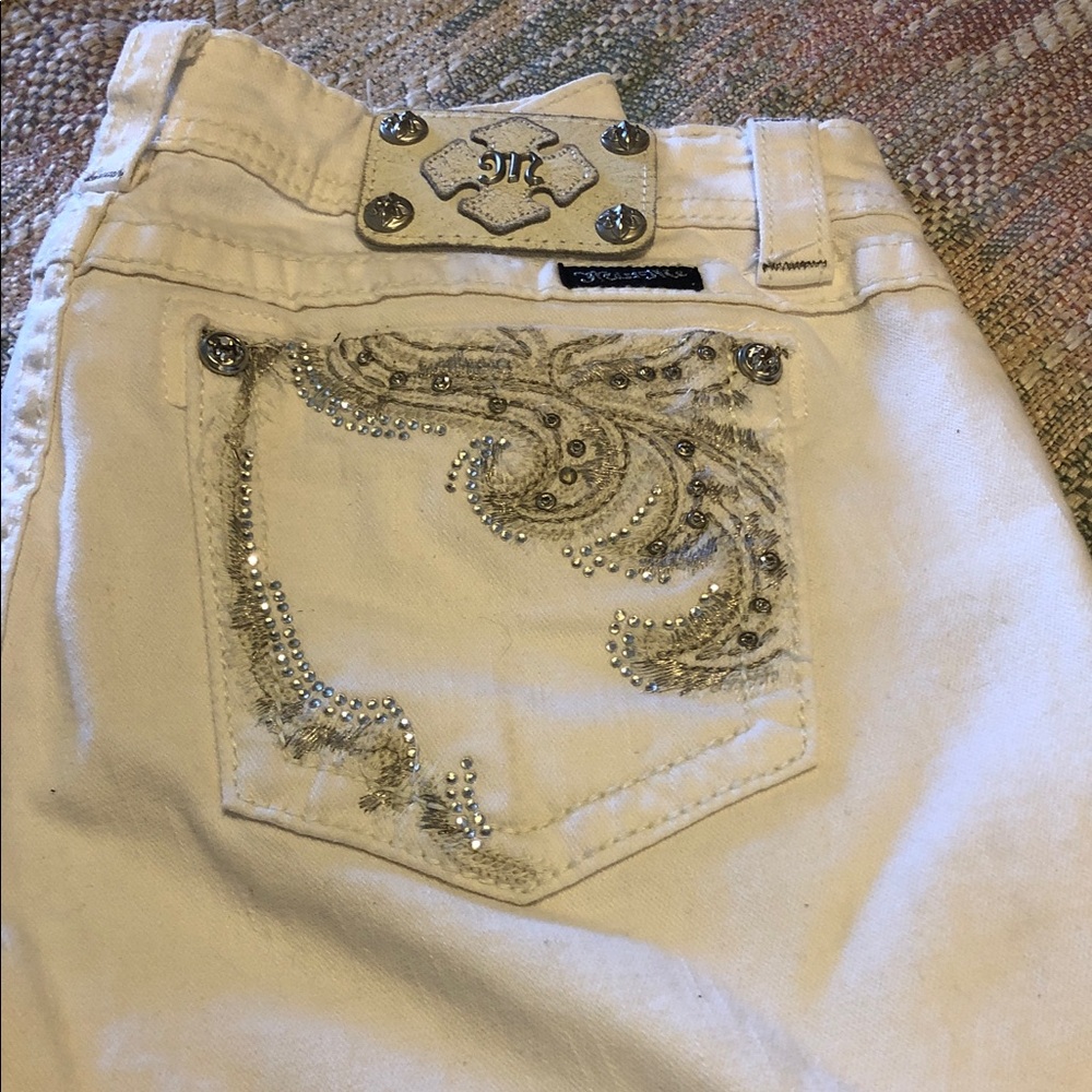 Miss Me Off-White Cropped Jeans with Metallic Details